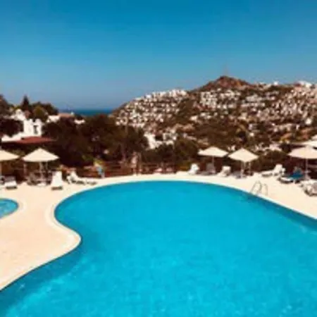 Oezel Plajli Site Icerisinde 3+1 Kiralik Bodrum